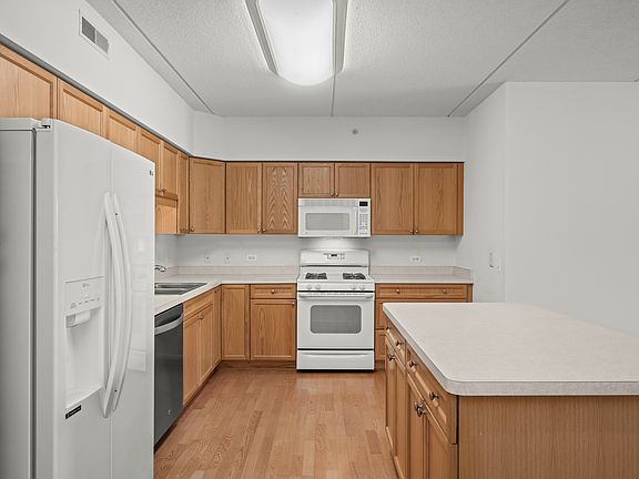 4th image of 395 Graceland Ave Unit 208