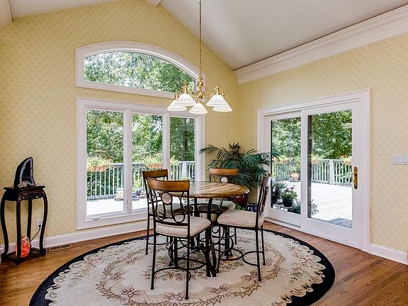 4th image of 2839 Wimbledon Ct