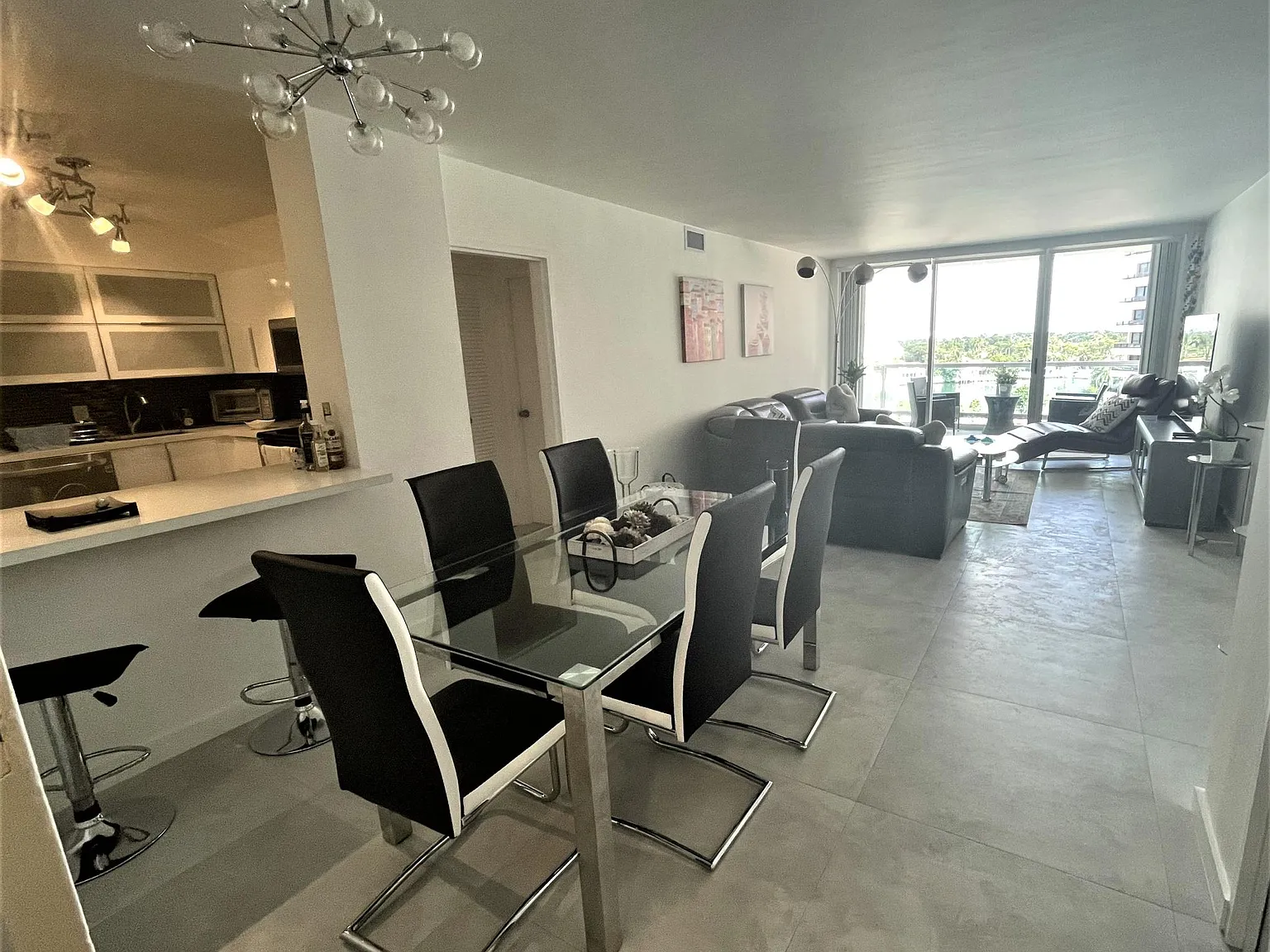 2 bed, 1030 sqft, $3,900 — Photo 1