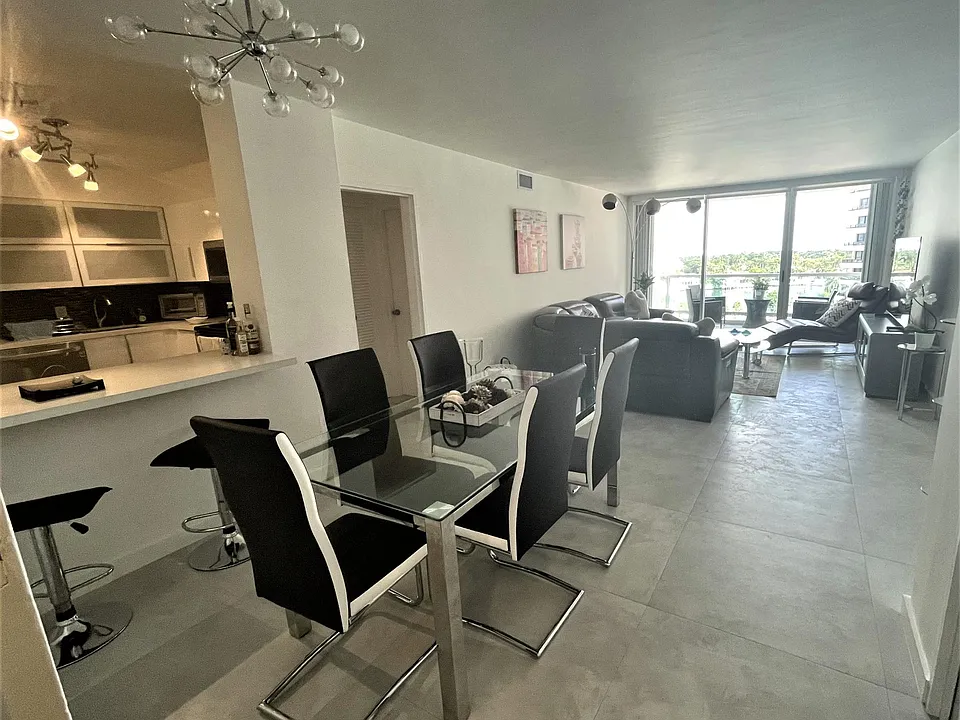 5161 Collins Ave #811