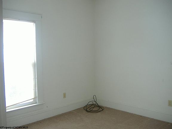 4th image of 1518 Taylor Ave
