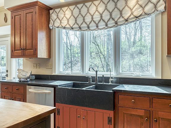 4th image of 899 Durrow Dr