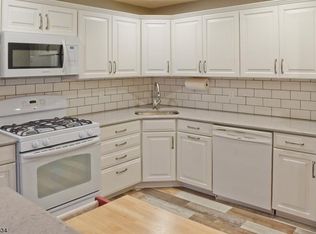 89 Village Dr #789, Morristown, NJ 07960