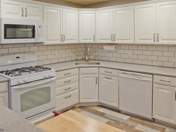 89 Village Dr #789, Morristown, NJ 07960