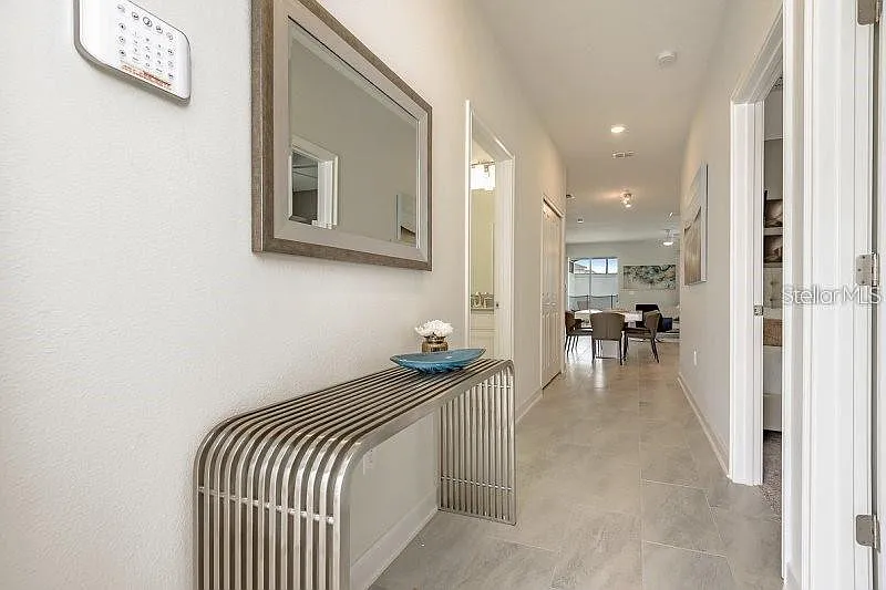 5 bed, 4.0 bath, 2072 sqft, $2,775 — Photo 2