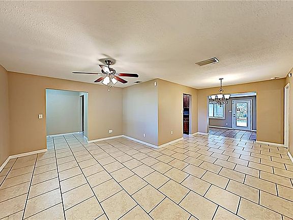 3rd image of 215 Greenwoods Ln