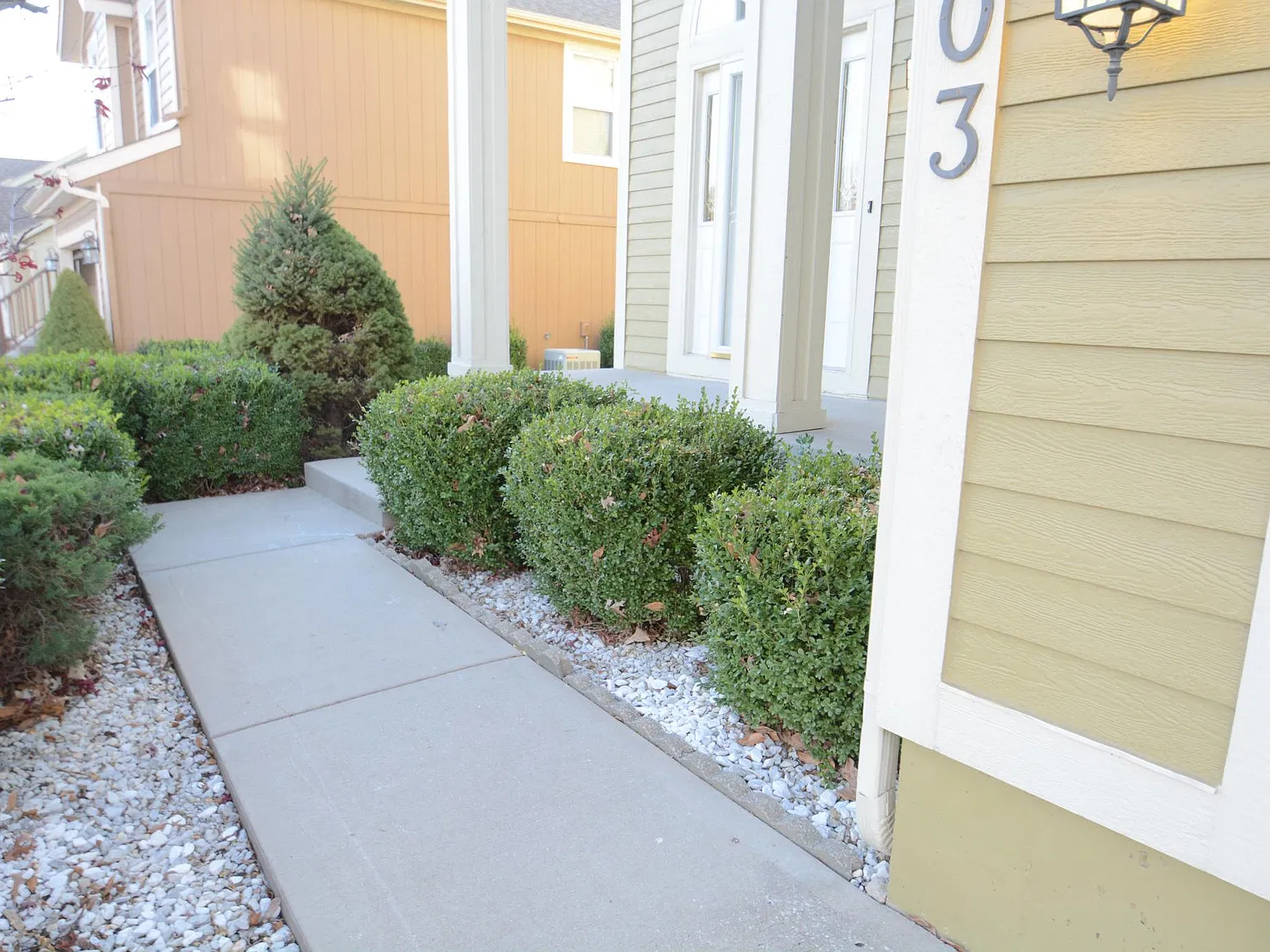 3 bed, 2200 sqft, $2,695 — Photo 2