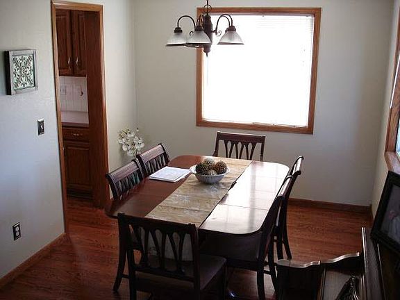 3rd image of 1905 N Pineview Dr