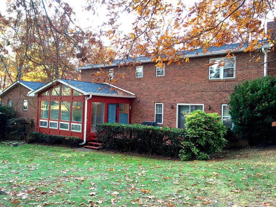 2nd image of 563 Link Dr