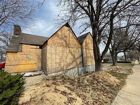 3rd image of 1001 N Washington Blvd