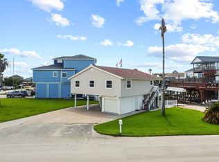 1263 Hawaii Dr, Tiki Island, TX 77554