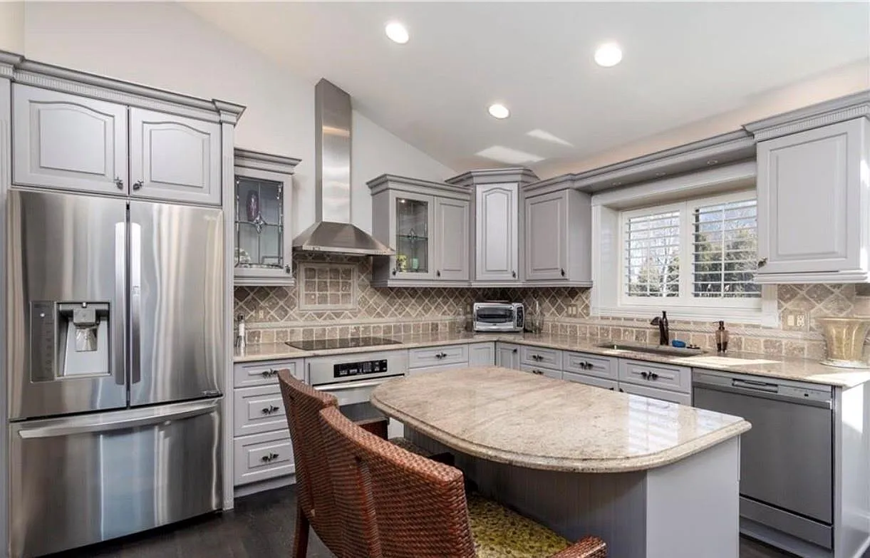 3 bed, 4.0 bath, 2470 sqft, $5,200 — Photo 3