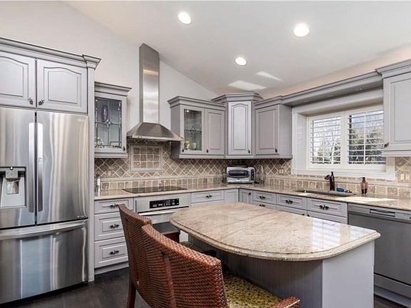 3rd image of 2880 Birchena Cres