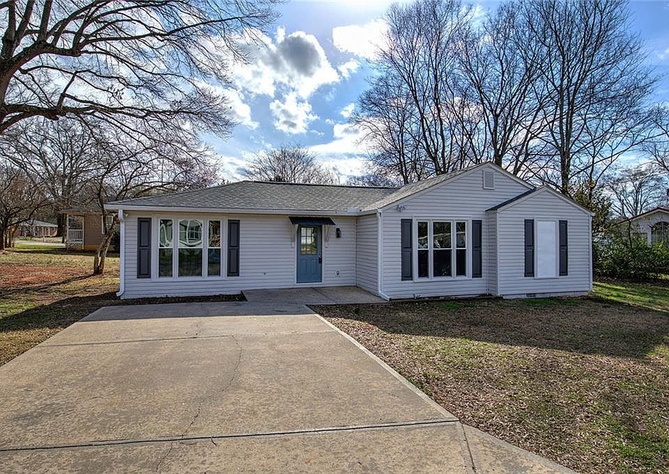 1st image of 30 Grove Cir