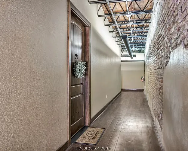 1 bed, 1400 sqft, $1,600 — Photo 3