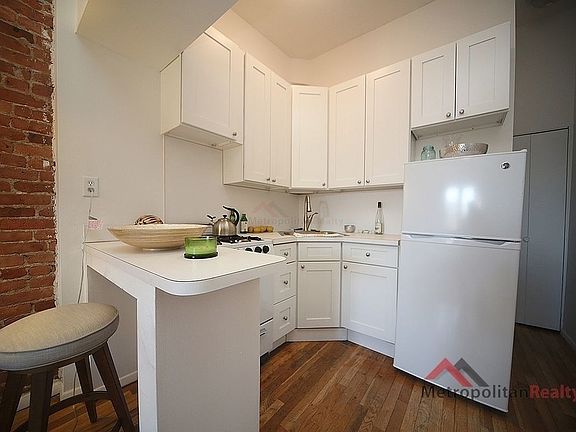 4th image of 447 7th Ave APT 4D