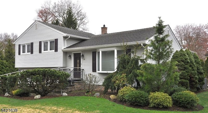 1st image of 28 Jefferson Pl