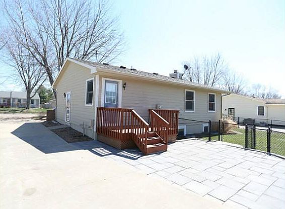 5th image of 420 Hillcrest Dr