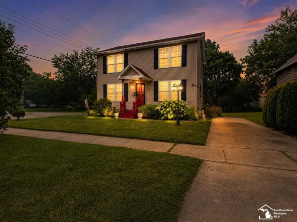 817 W 5th St, Monroe, MI 48161