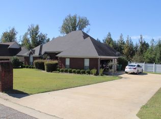 379 Valley Vista Dr, Tupelo, MS 38801