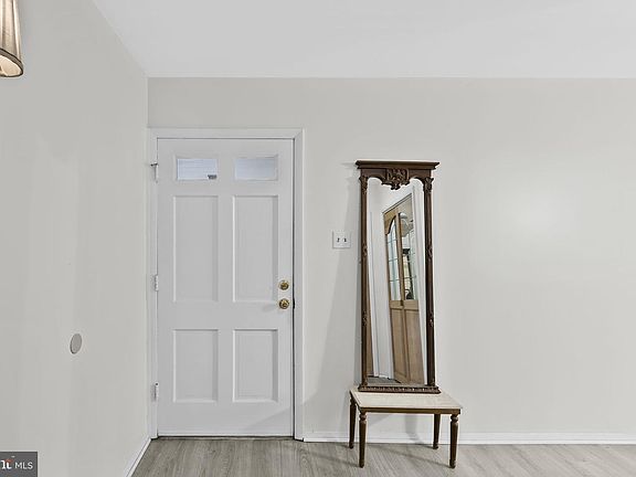 4th image of 16029 Philmont Ln