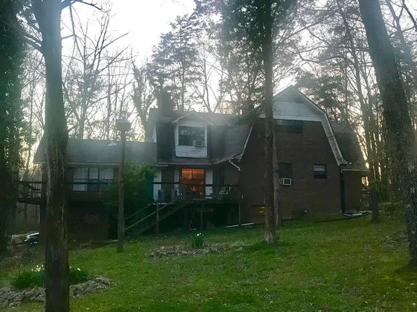 215 Snowden Ln, Big Sandy, TN 38221