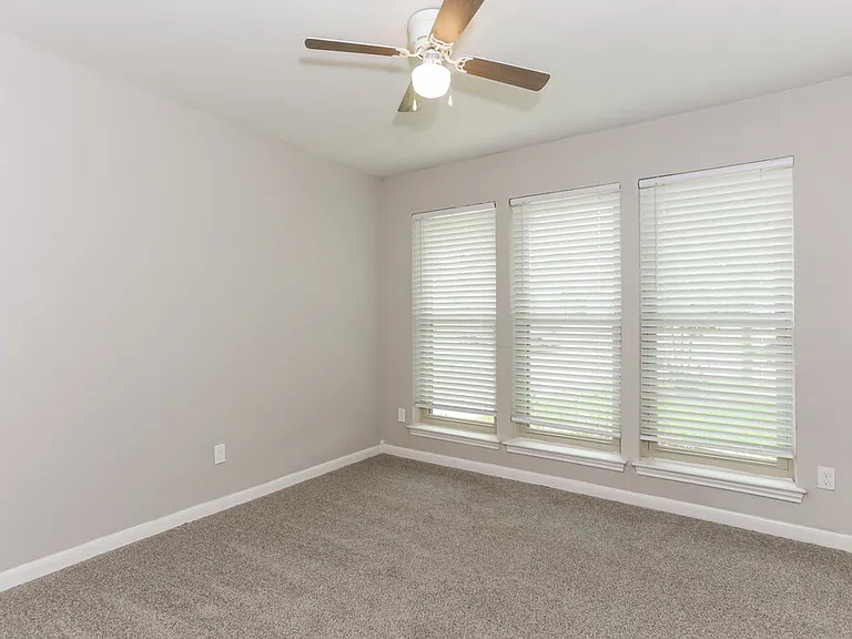 410 W Jefferson St — Photo 13