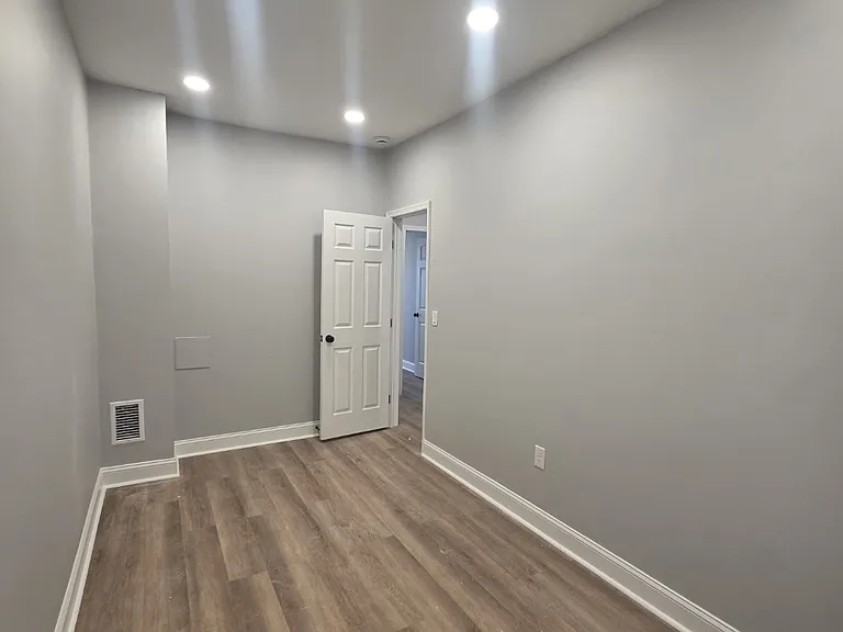 421 N Kenwood Ave — Photo 12