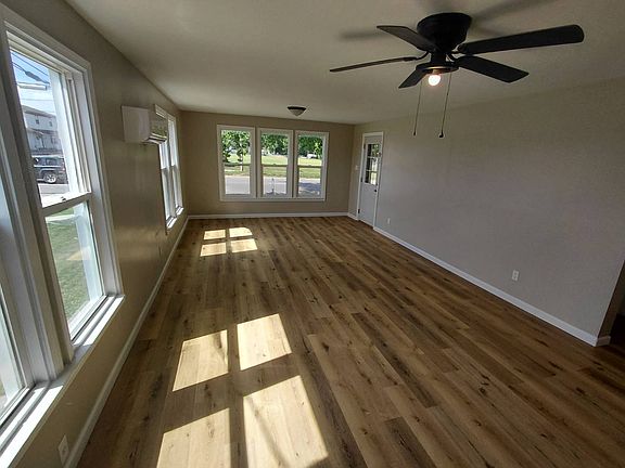 5th image of 908 W Main St