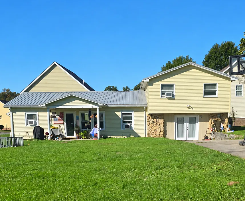 3 bed, 1350 sqft, $1,500 — Photo 1