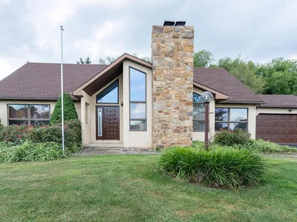 4311 Lenmar Dr N, Coplay, PA 18037