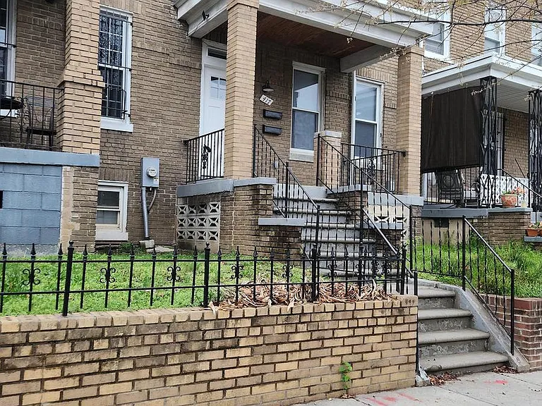 417 Irving St NW — Photo 2