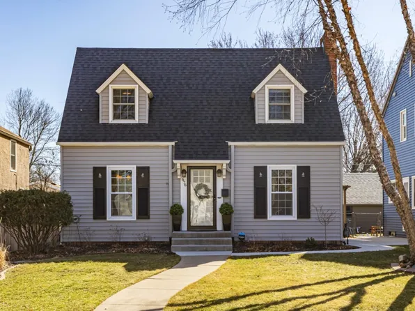 676 Montana Ave E, Saint Paul, MN 55106