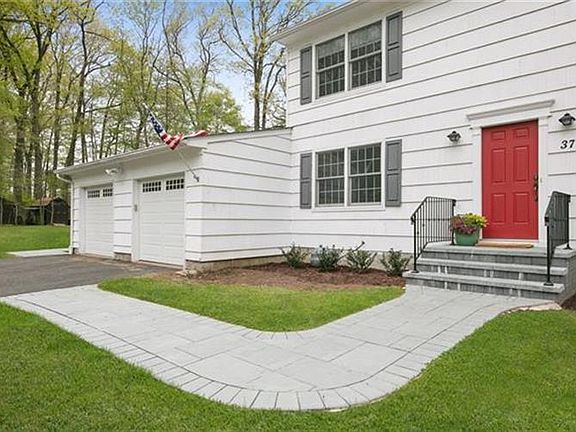 3rd image of 37 Oriole St
