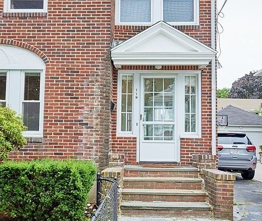 2nd image of 119-121 Russell St #1