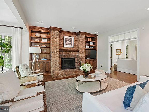 4th image of 6613 Plantation Ln
