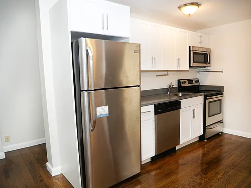 45 Carlton St Photo 1