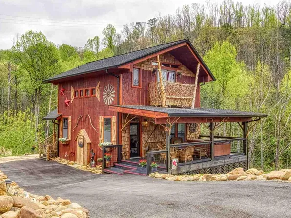 311 Beech Ridge Ln, Gatlinburg, TN 37738