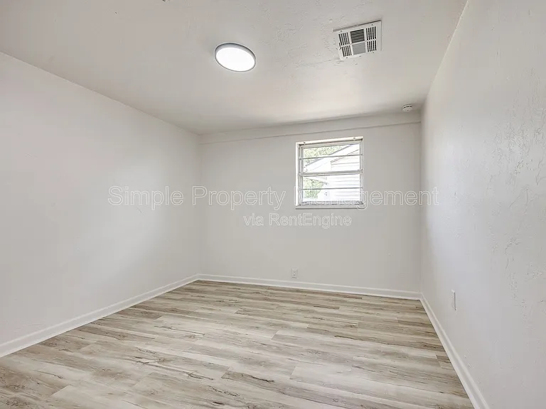 4608 N Libby Ave — Photo 17