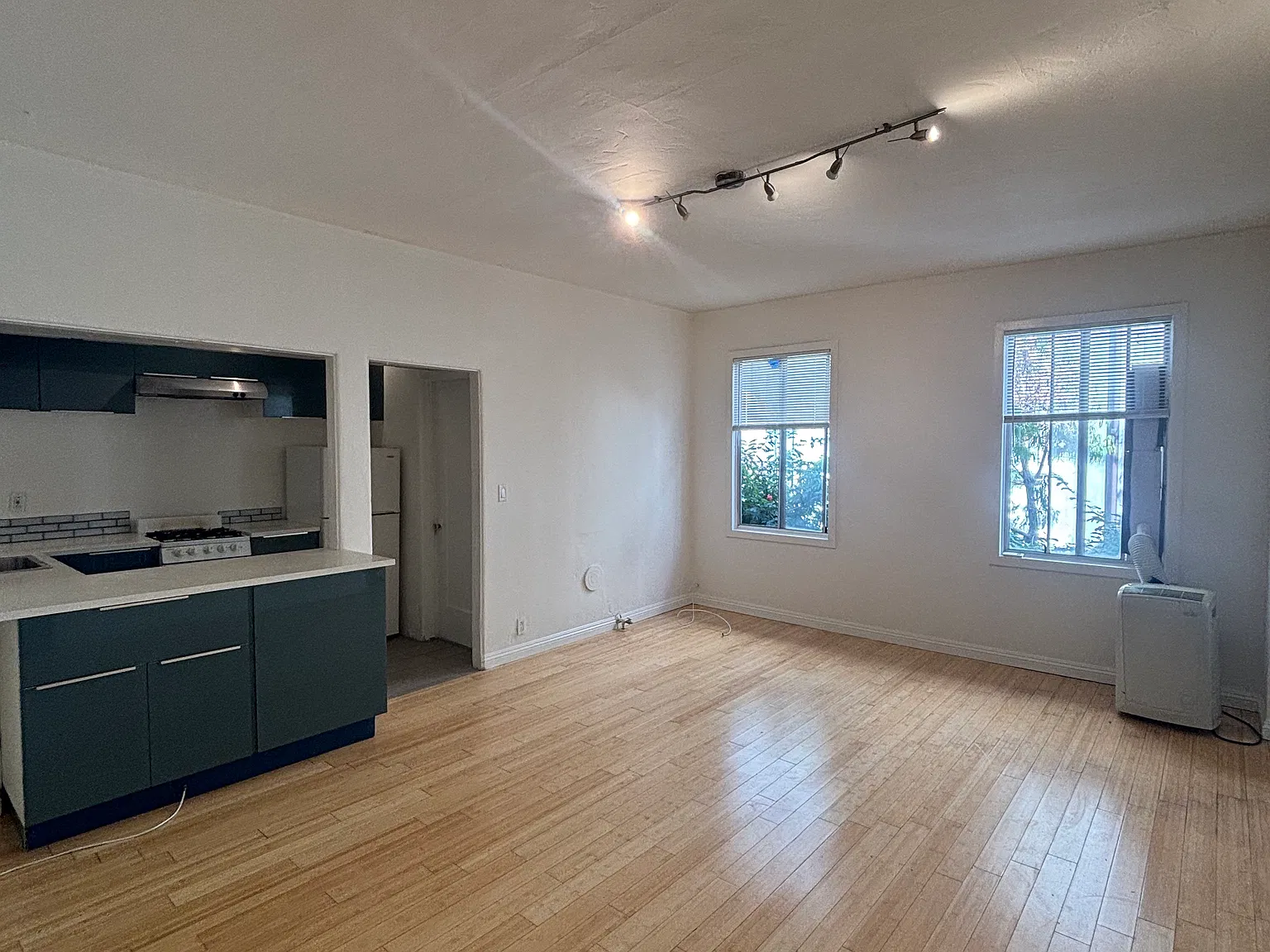 133 S Elm Dr — Photo 4