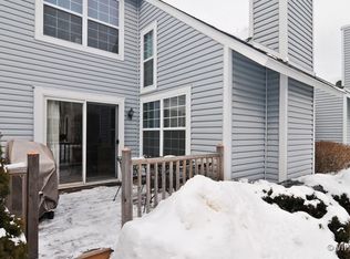 916 Abingdon Ct, Gurnee, IL 60031