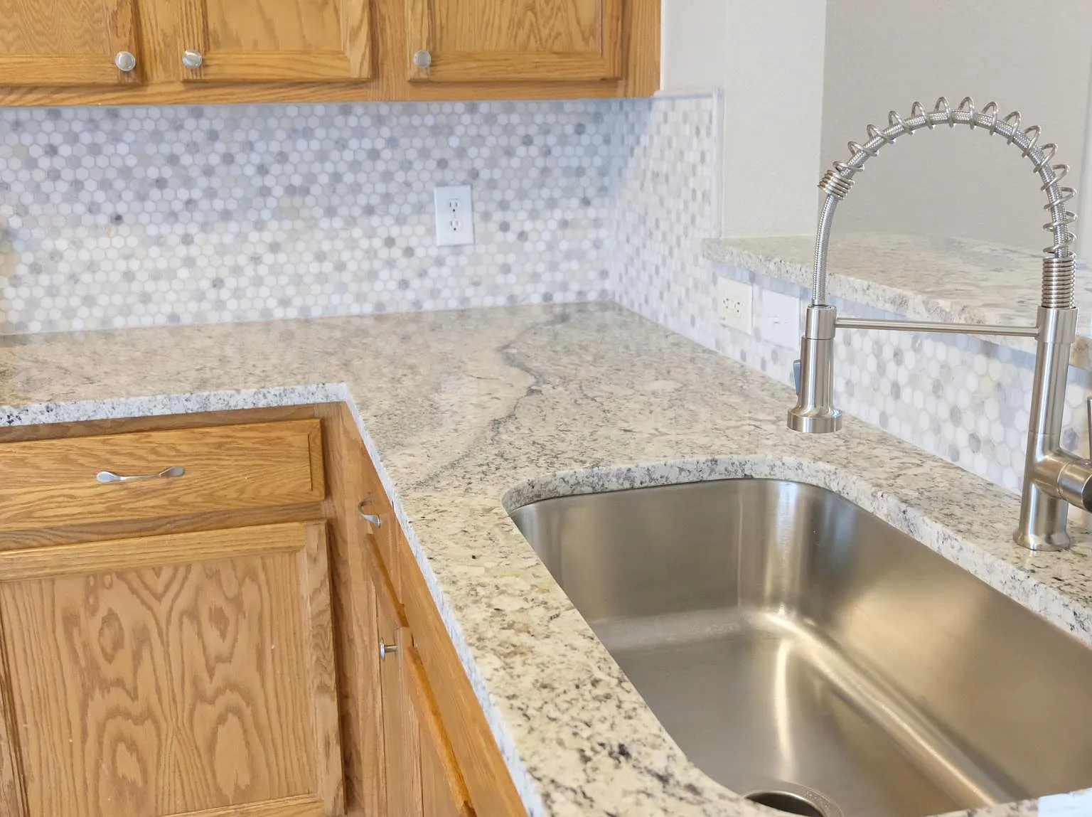 3 bed, 1420 sqft, $2,100 — Photo 4