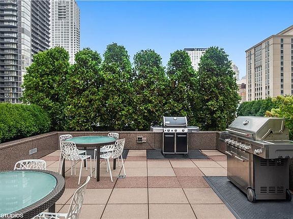 5th image of 33 W Ontario St APT 24E