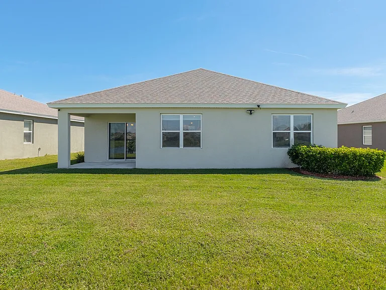 465 Sorrento Dr — Photo 8