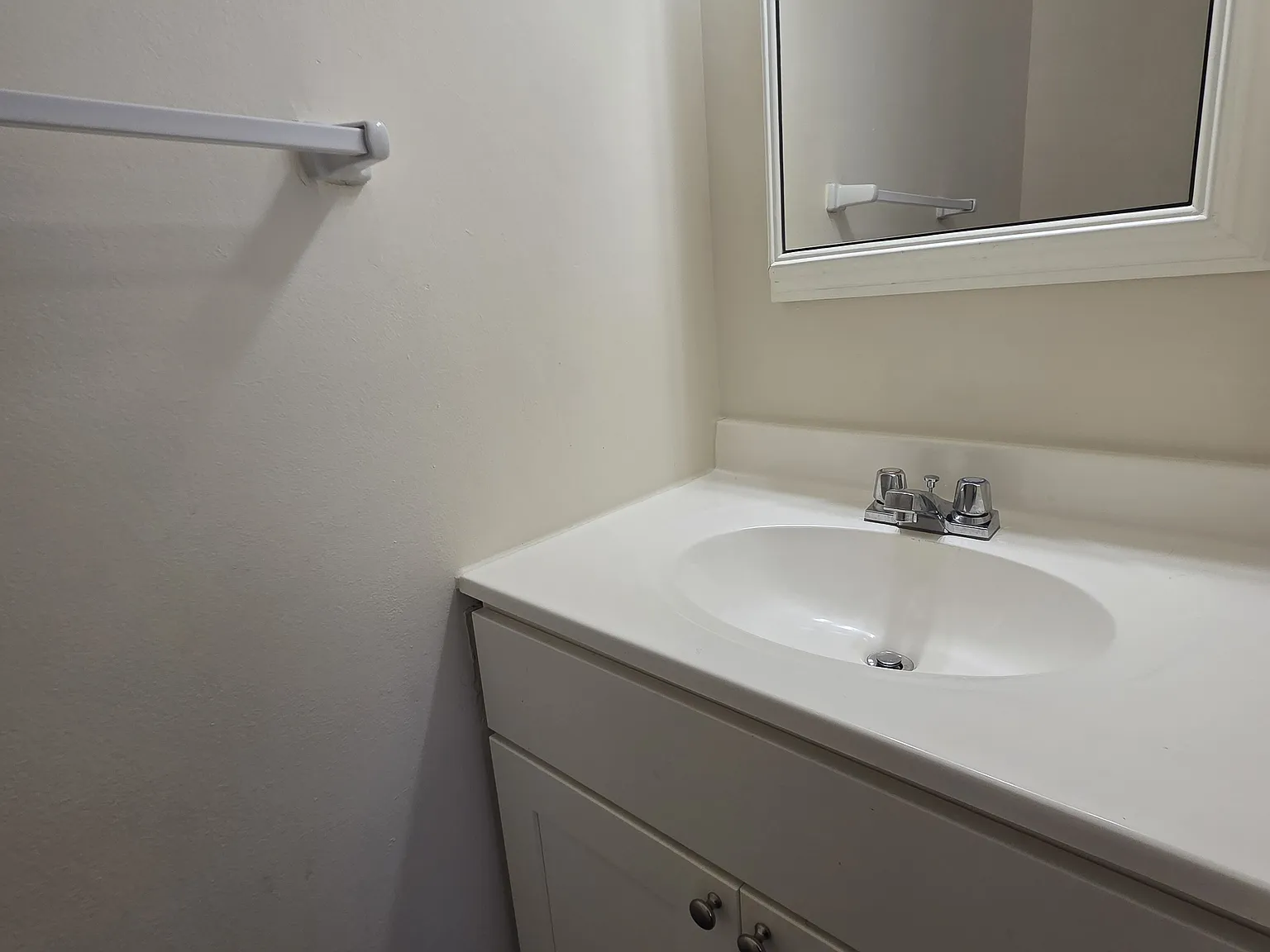 2 bed, 1.5 bath, 1000 sqft, $1,295 — Photo 4