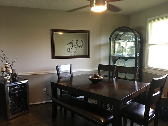 3rd image of 1028 Foxmoor Ln