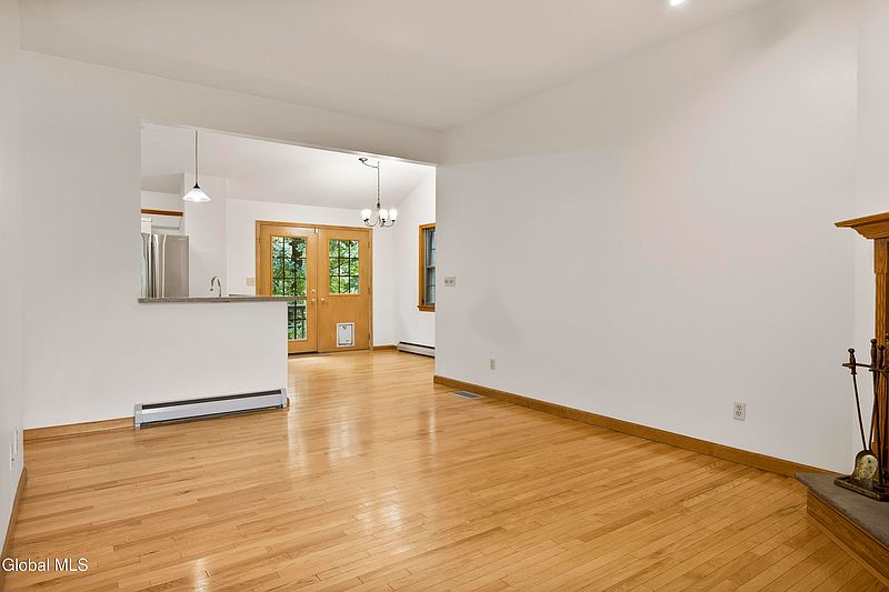 4th image of 109 Joseph Court