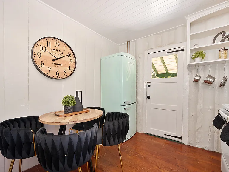 775 Lester Ln — Photo 18
