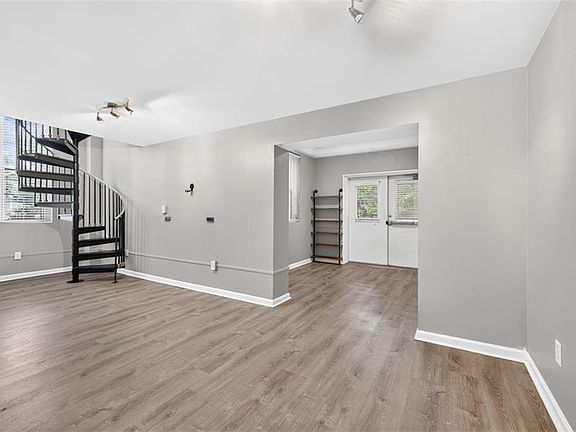 5th image of 1031 State St NW APT 209