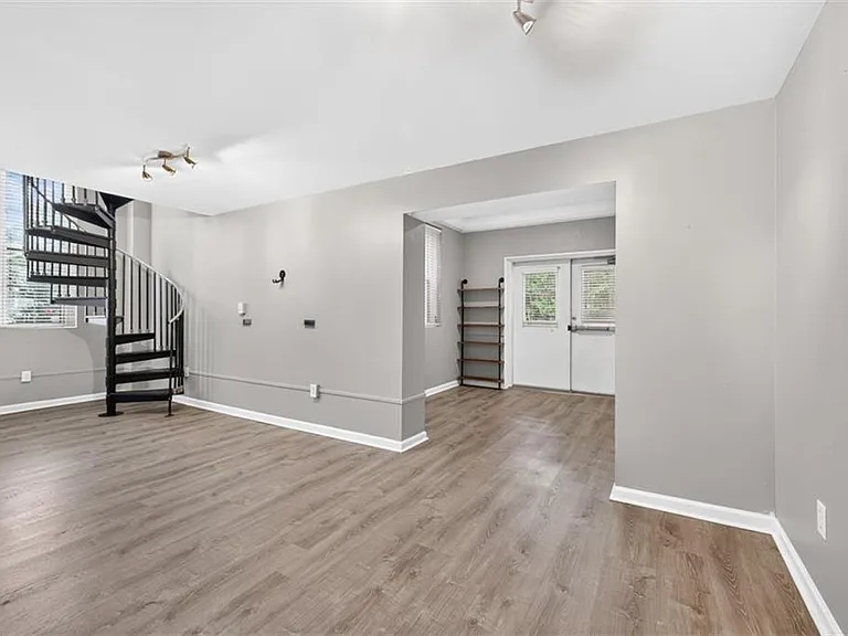 1031 State St NW #209 — Photo 5